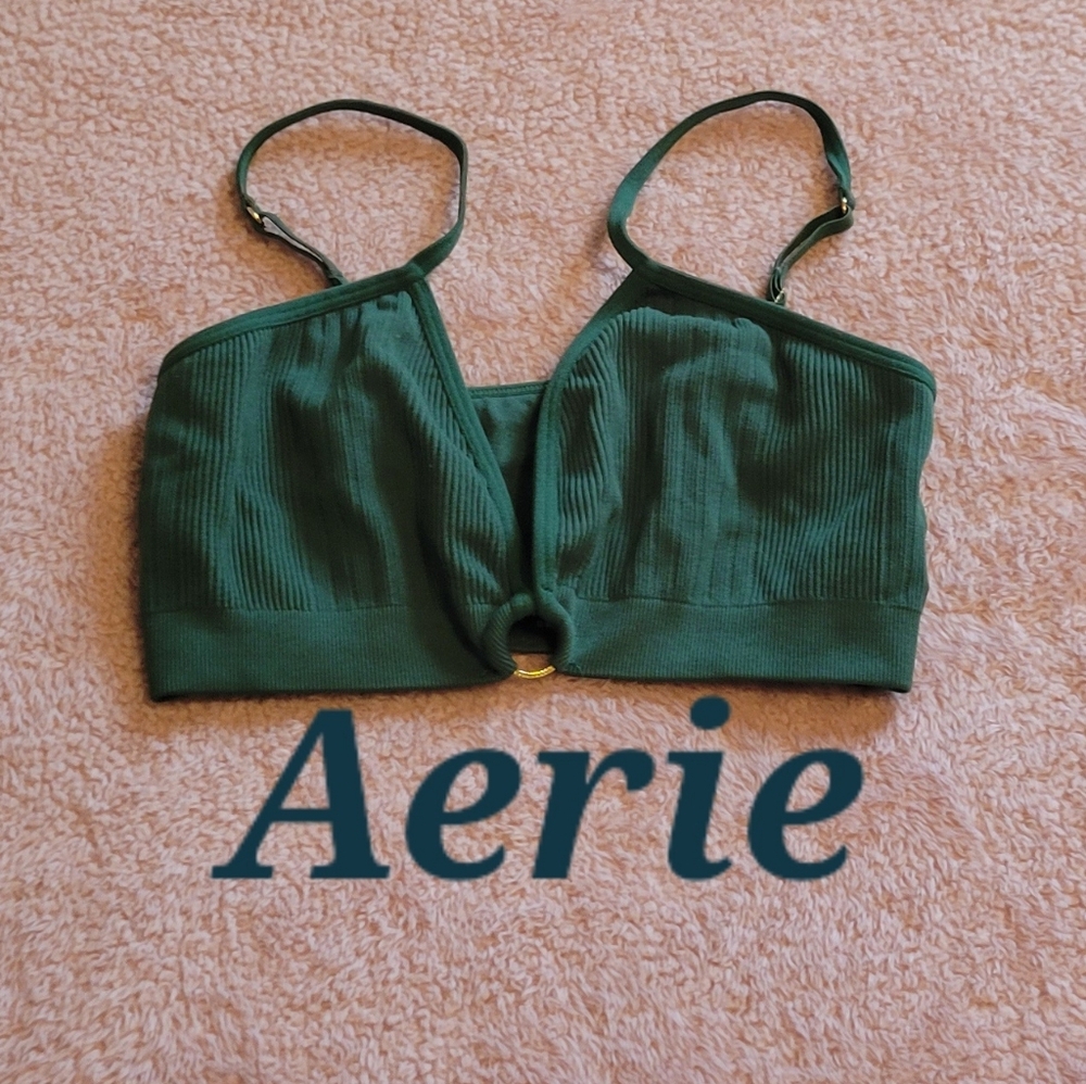 Aerie green ribbed bralette with adjustable straps and front ring detail. Sz: M